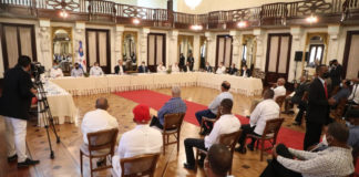 Presidente recibe a parceleros y dispone seguimiento periódico para el cumplimiento de solicitudes