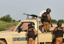 Alrededor de cinco policías mueren en una emboscada en Burkina Faso