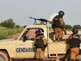 Alrededor de cinco policías mueren en una emboscada en Burkina Faso