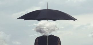Qué es la niebla mental, uno de los síntomas menos conocidos de la menopausia (y por qué la puedes sentir mucho antes de dejar de menstruar)