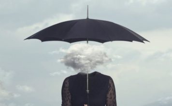 Qué es la niebla mental, uno de los síntomas menos conocidos de la menopausia (y por qué la puedes sentir mucho antes de dejar de menstruar)