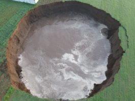 VIDEO: Momento en que se abre en México un socavón gigante que ya alcanza más de 60 metros de diámetro