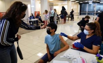 No es alta prioridad vacunar a menores.- OMS