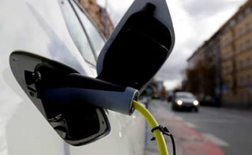 Ventas de coches eléctricos se disparan en Europa a medida que la región se prepara para abandonar la gasolina y el diésel