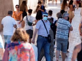 España vuelve al riesgo alto por coronavirus tras notificar 12.563 casos y 28 muertes
