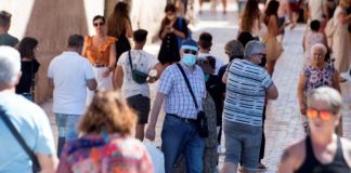 España vuelve al riesgo alto por coronavirus tras notificar 12.563 casos y 28 muertes
