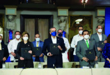 Colegio Médico y sociedades médicas especializadas apoyan disposición del Gobierno de aplicar una tercera dosis de refuerzo contra COVID-19