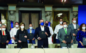 Colegio Médico y sociedades médicas especializadas apoyan disposición del Gobierno de aplicar una tercera dosis de refuerzo contra COVID-19