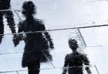 Qué es la amnesia generacional, la pérdida de memoria que sufrimos todos en algún momento