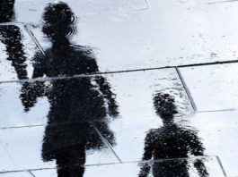 Qué es la amnesia generacional, la pérdida de memoria que sufrimos todos en algún momento