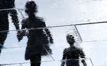 Qué es la amnesia generacional, la pérdida de memoria que sufrimos todos en algún momento