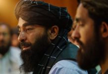 Afganistán: el misterioso portavoz del Talibán que por fin mostró su cara en público