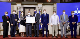 Gobierno recertifica médicos