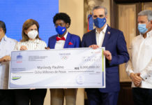 Presidente Abinader entrega más de RD$50 millones a atletas que participaron en Olimpiadas de Tokio 2020