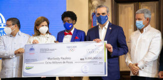 Presidente Abinader entrega más de RD$50 millones a atletas que participaron en Olimpiadas de Tokio 2020