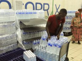 Científicos advierten que beber agua embotellada tiene un impacto 1.400 veces superior en el ecosistema que su consumo directo del grifo