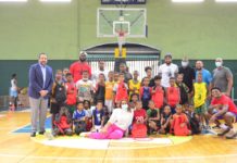 Leones entrega útiles escolares a niños de San Carlos y Villa Consuelo