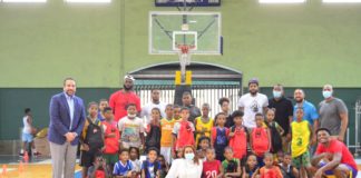 Leones entrega útiles escolares a niños de San Carlos y Villa Consuelo