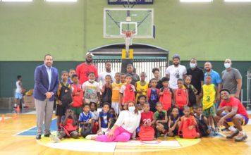 Leones entrega útiles escolares a niños de San Carlos y Villa Consuelo