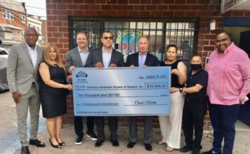 Dominico-American Society of Queens recibe donación de US$10,000 dólares para el programa escolar de los niños de la comunidad