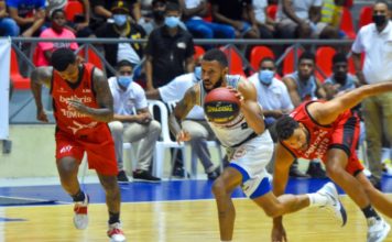 Leones derrotan a los Huracanes en la LNB