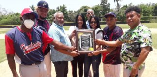 Los Menores Light saca la mejor parte en el grupo B del Torneo de Softball de la zona Oeste del DN