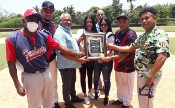 Los Menores Light saca la mejor parte en el grupo B del Torneo de Softball de la zona Oeste del DN
