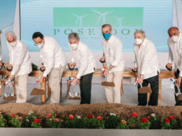 Presidente da primer palazo de segunda etapa del Parque Eólico Los Guzmancito, Puerto Plata