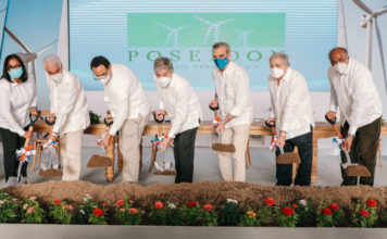Presidente da primer palazo de segunda etapa del Parque Eólico Los Guzmancito, Puerto Plata