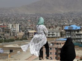 Testimonio de mujeres atrapadas en Afganistán: «Prefiero que mis hijas mueran antes que caer en manos de los talibán»