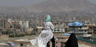Testimonio de mujeres atrapadas en Afganistán: «Prefiero que mis hijas mueran antes que caer en manos de los talibán»