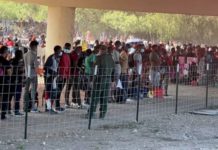 EE.UU. describe plan para abordar crisis de migrantes en Texas