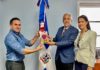 Cónsul de República Dominicana recibe al chef Yeikel Santos en el consulado de Miami