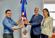 Cónsul de República Dominicana recibe al chef Yeikel Santos en el consulado de Miami