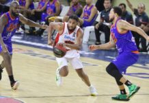 Leones remontan y vencen a los Reales