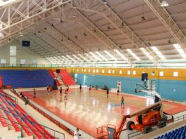 Inician reparación de tabloncillo y luces al Polideportivo de Moca
