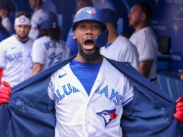 Teoscar pega HR no. 100 en triunfo de Toronto sobre Oakland