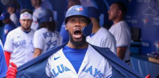 Teoscar pega HR no. 100 en triunfo de Toronto sobre Oakland