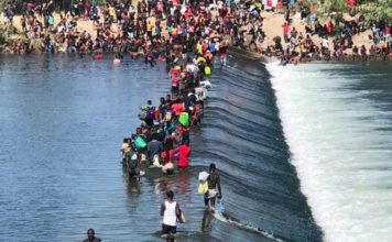 Imágenes de los miles de migrantes haitianos acampando bajo puente en Texas