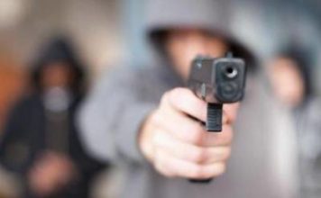 Equipo de Telenoticias es encañonado por presunto asaltante