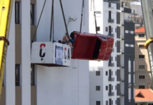 Vuelve la emblemática camioneta roja de Santo Domingo Motors a colgarse