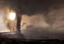 El retraso en la llegada de la lava al mar amplía la capacidad de destrucción del volcán en tierra