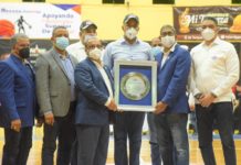 Inicia la fiesta del baloncesto de Moca en grande con victoria del San Sebastián y La Cancha