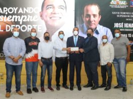 Presidencia de la República entrega aporte de dos millones de pesos al Básquet de Moca