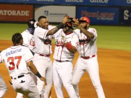 Hit de Pujols deja al Licey en el terreno