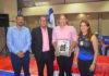 Club Naco reconoce a Prisilla Rivera en el inicio del IX Torneo de Voleibol Navideño