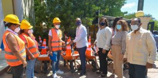 Deligne Ascención lleva a Pedernales el programa Peón Caminero