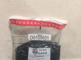 Ocupan en el AILA cinco paquetes presumiblemente de cocaína