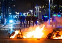 Cuál es la causa de las violentas protestas que han sacudido varios países de Europa mientras la pandemia se recrudece