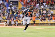 Grand Slam de De La Cruz comanda 4ta victoria seguida de los Toros